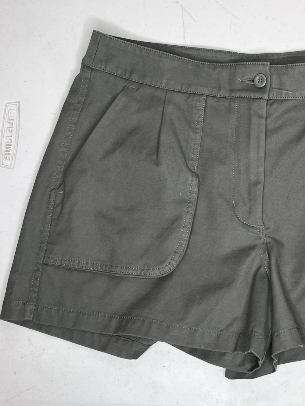 Lululemon This Instant Dark Olive Qwick Chino Shorts Sz 8 - Picture 4 of 16